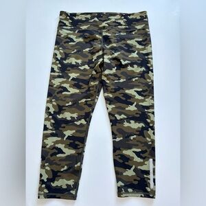 Zyia Active Camo Print Cropped Capri Leggings Size 16/18